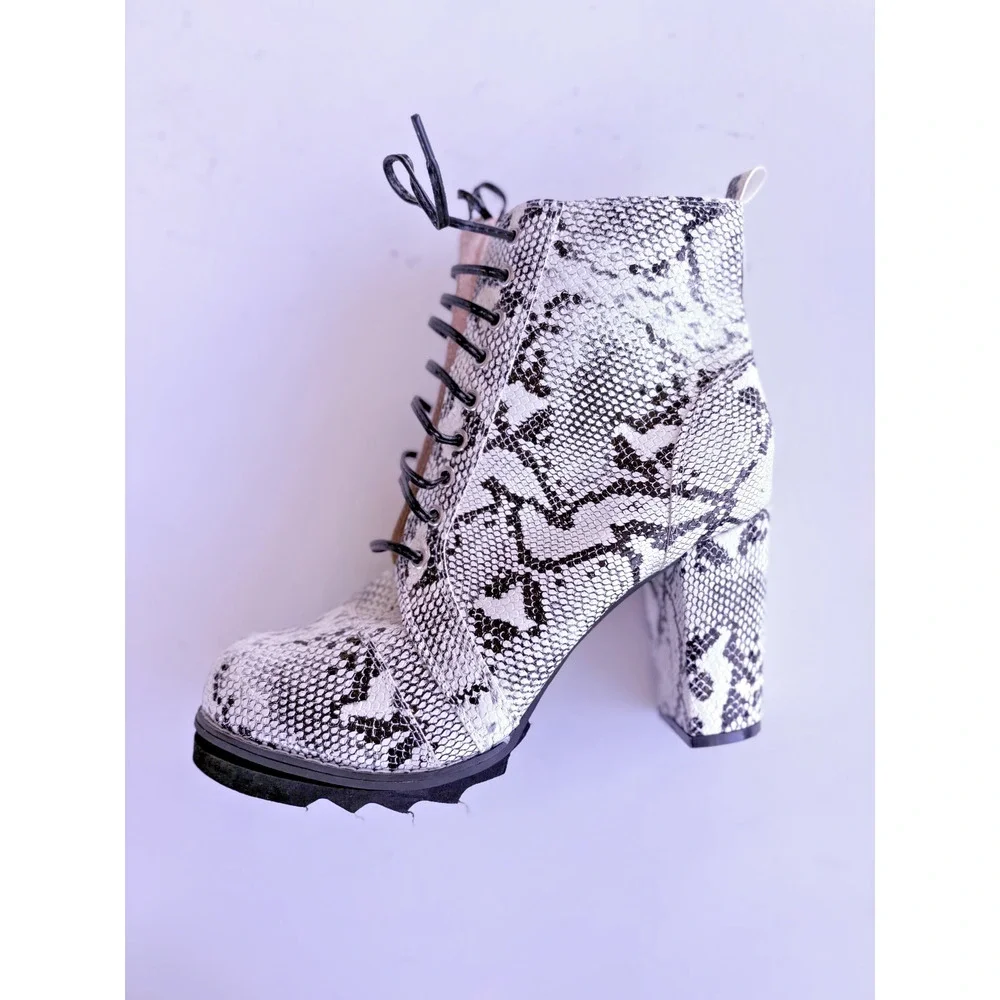 Chase + Chloe Women's Binx-1 Combat High Heel Ankle Boots Snakeskin Size 10 - Picture 6 of 8